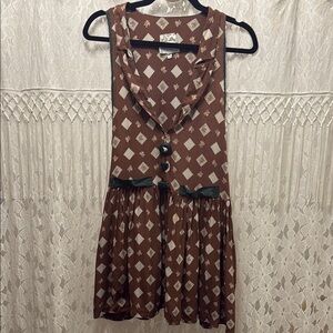 Vintage Janice McCarty Brown Sleeveless Dress with Geometric Pattern. fun button